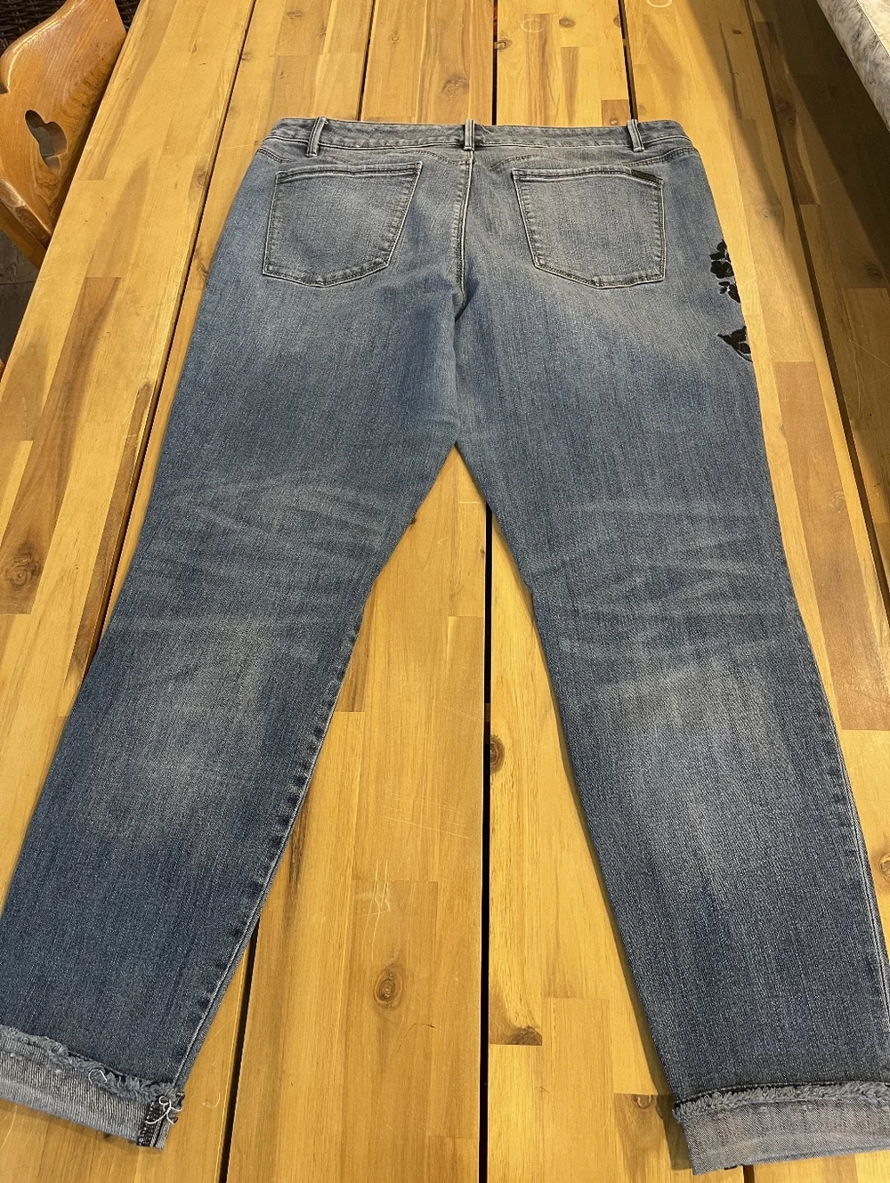 White House Black Market Womens Classic Denim Embroidered Skinny Jeans Size 14 - Picture 2 of 5